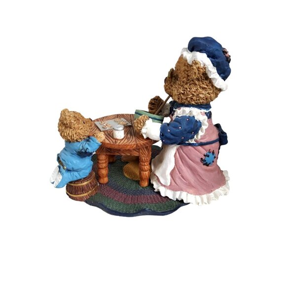 Vintage '98 The Windsor Bears of Cranbury Commons "Grandma And Timothy" resin fi - Picture 2 of 3